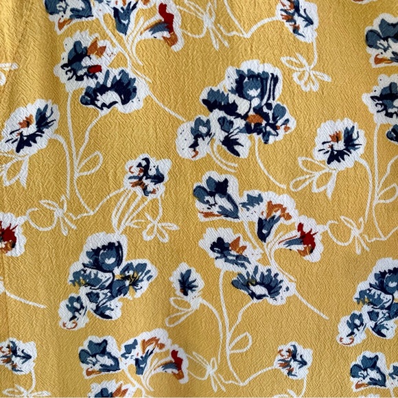 Denver Hayes | Front Tie Floral Top - Picture 10 of 11